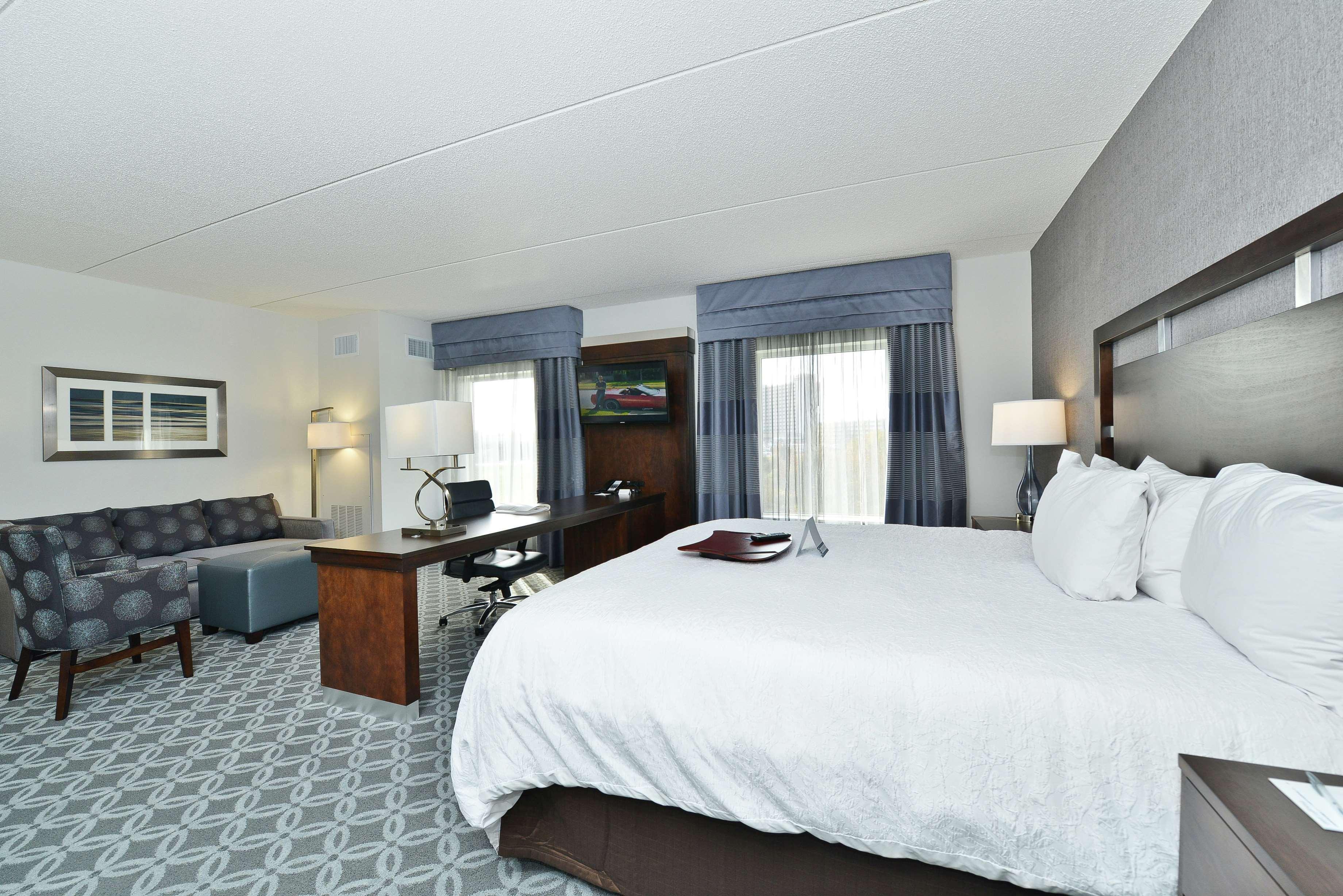 Hampton Inn & Suites Greensboro/Coliseum Area Eksteriør billede