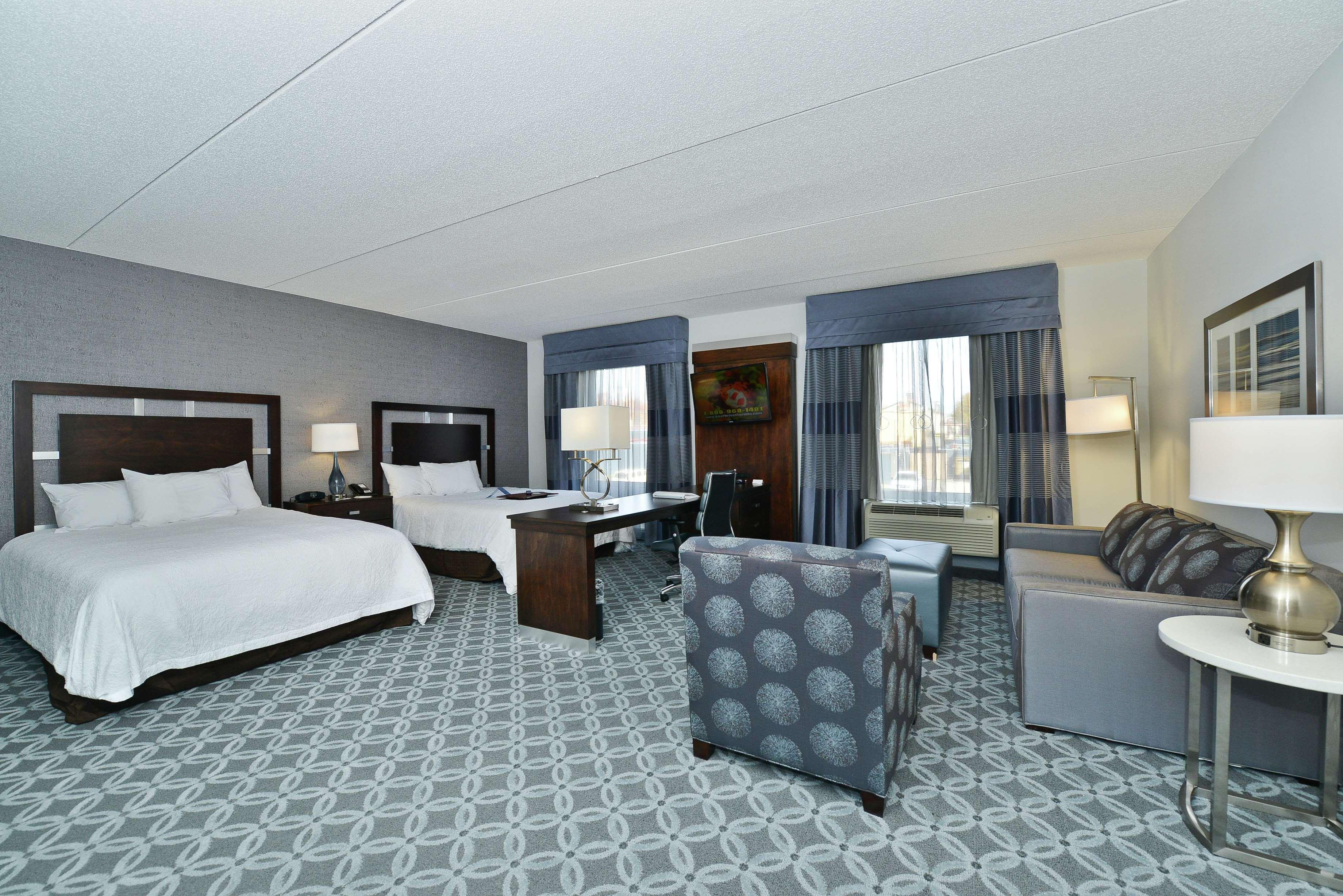 Hampton Inn & Suites Greensboro/Coliseum Area Eksteriør billede