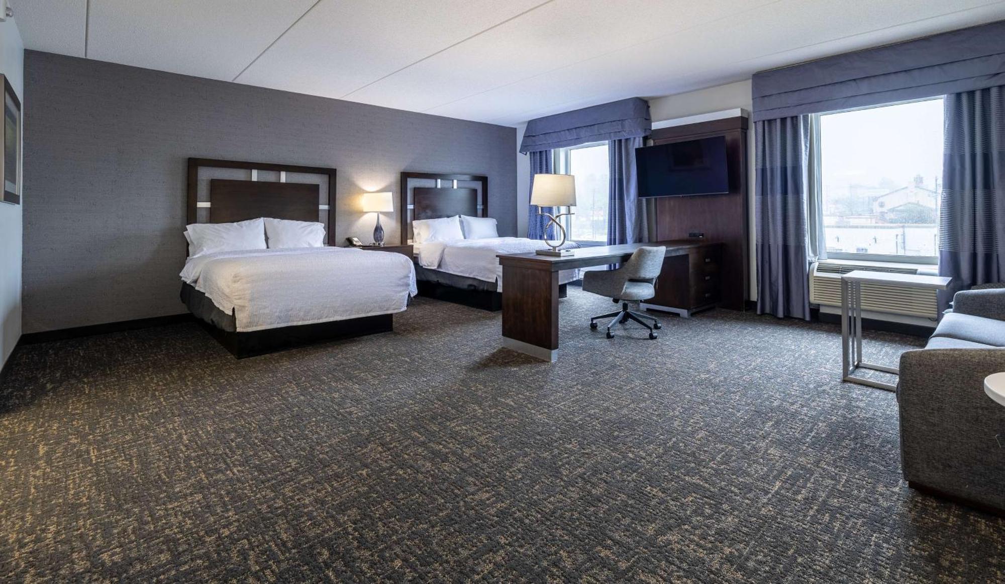Hampton Inn & Suites Greensboro/Coliseum Area Eksteriør billede
