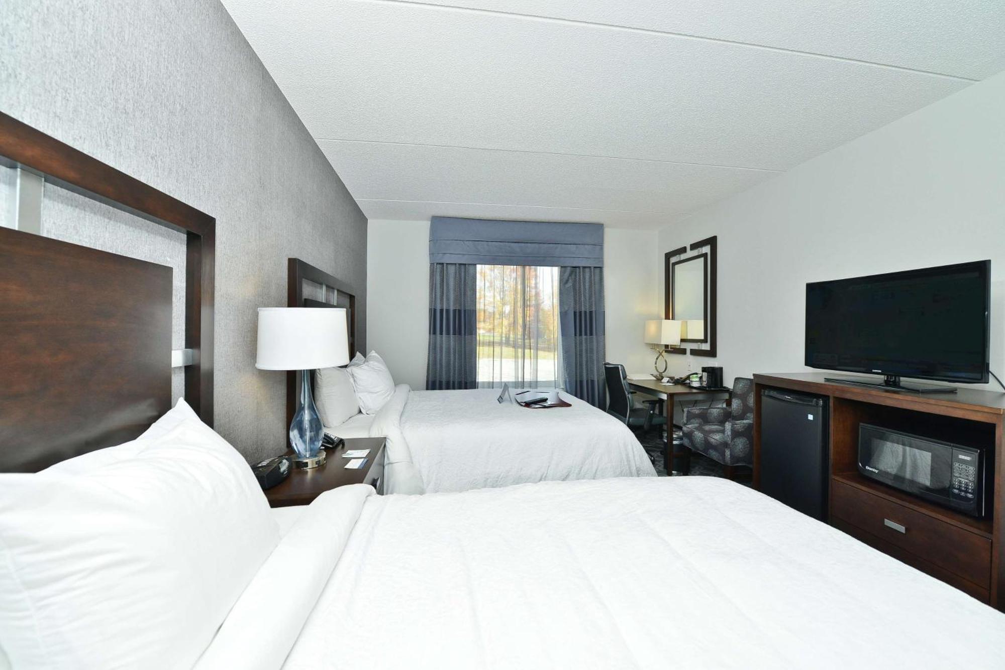 Hampton Inn & Suites Greensboro/Coliseum Area Eksteriør billede