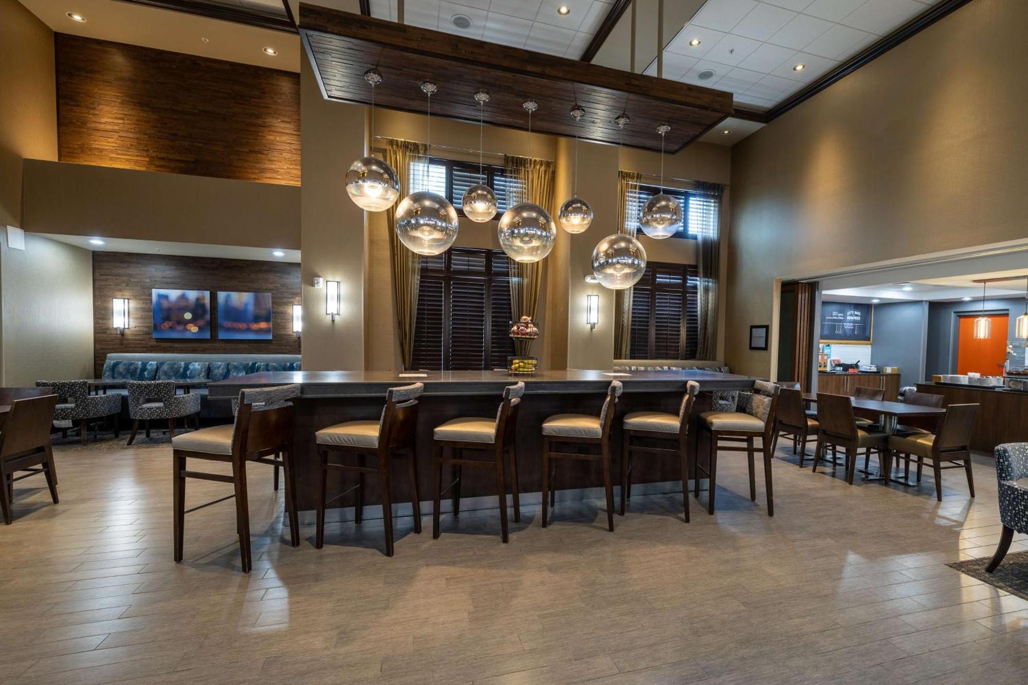 Hampton Inn & Suites Greensboro/Coliseum Area Eksteriør billede