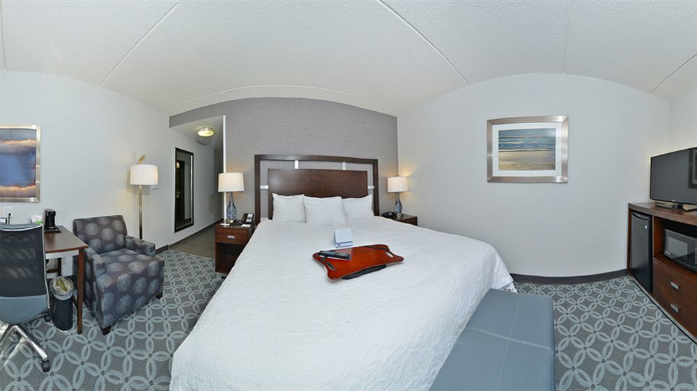 Hampton Inn & Suites Greensboro/Coliseum Area Eksteriør billede
